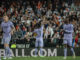 El delantero brasileño del Real Madrid, Vinicius Junior, celebra el primer gol del equipo madridista durante el encuentro correspondiente a la jornada 27 de Primera División que Valencia y Real Madrid disputaron en el estadio de Mestalla, en Valencia. EFE / Biel Aliño.