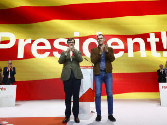 Imagen de archivo del presidente del Gobierno, Pedro Sánchez, y el primer secretario del PSC, Salvador Illa, en la clausura del XV Congreso de los socialistas catalanes. EFE/ Quique García