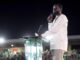 El candidato presidencial de la oposición, Bassirou Diomaye Faye, habla durante su acto de clausura de campaña en Mbour, Senegal, el 22 de marzo de 2024. 
EFE/EPA/JEROME FAVRE