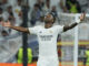 El delantero del Real Madrid Vinicius Jr. celebra el gol conseguido ante el RB Leipzig, durante el partido de vuelta de los octavos de final de la Liga de Campeones que Real Madrid y RB Leipzig disputaron en el estadio Santiago Bernabéu, en una foto de archivo. EFE/Ballesteros