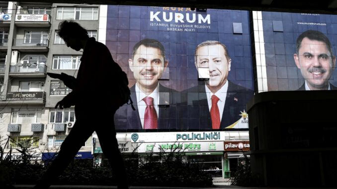 Carteles electorales en Estambul. EFE/EPA/ERDEM SAHIN
