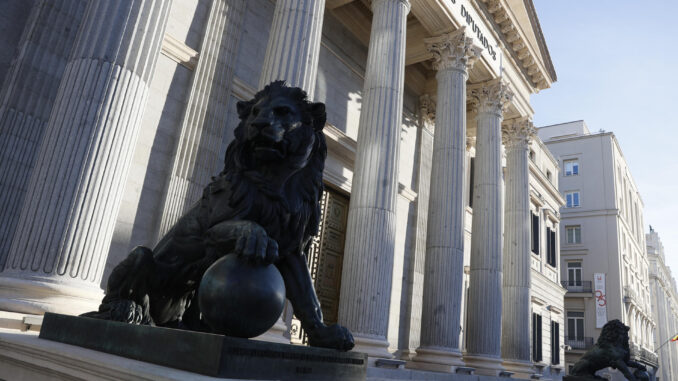 Imagen de archivo de la escalinata de los leones en el Congreso. EFE/ Mariscal
