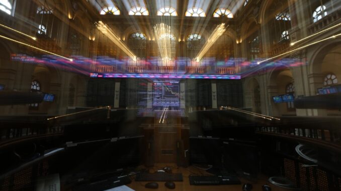 Vista del panel del Ibex35 en la Bolsa de Madrid. EFE/Javier Lizón
