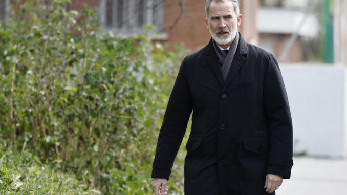 El rey Felipe VI a su llegada al cementerio de San Isidro de Madrid. EFE/ Sergio Pérez
