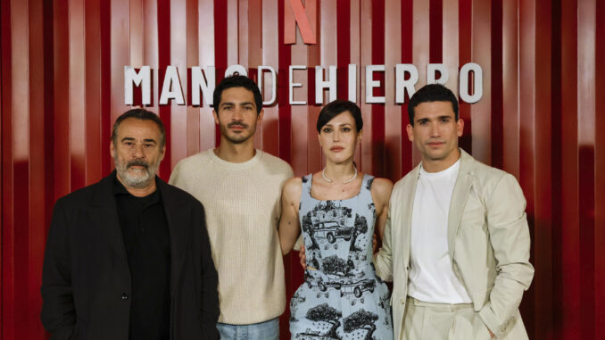 Los actores Eduard Fernández, Chino Darín, Natalia de Molina y Jaime Llorente (i a d), durante la presentación este martes en Madrid de la serie 'Mano de hierro', un 'thriller' ambientado en el puerto de Barcelona que se estrenará en Netflix el 15 de marzo. EFE/ JJ Guillén
