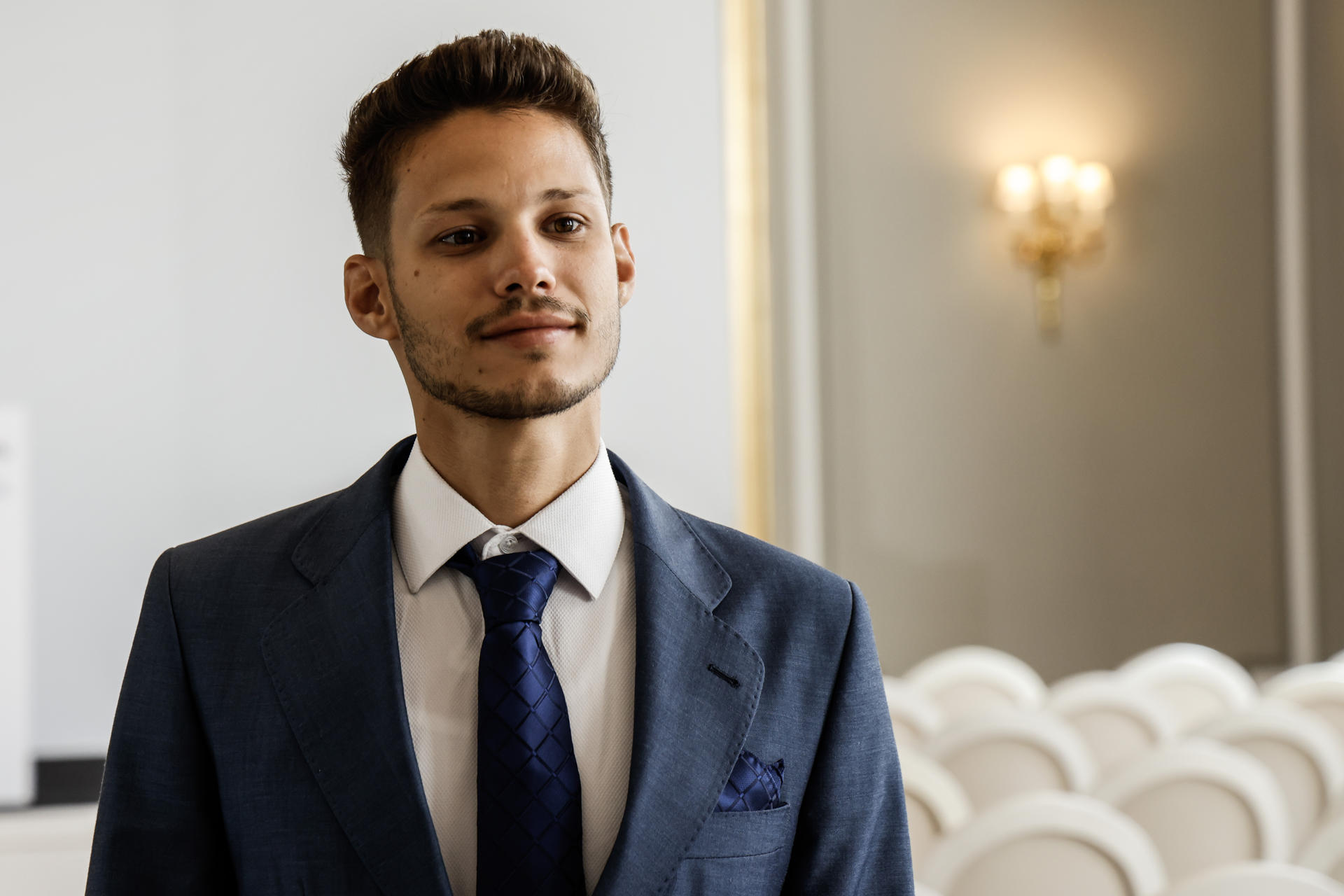 El cubano Ernesto Delgado, ganador de la Creación Joven, durante el acto de entrega del Premio Internacional Loewe de Poesía 2023. EFE/Jimena Sánchez
