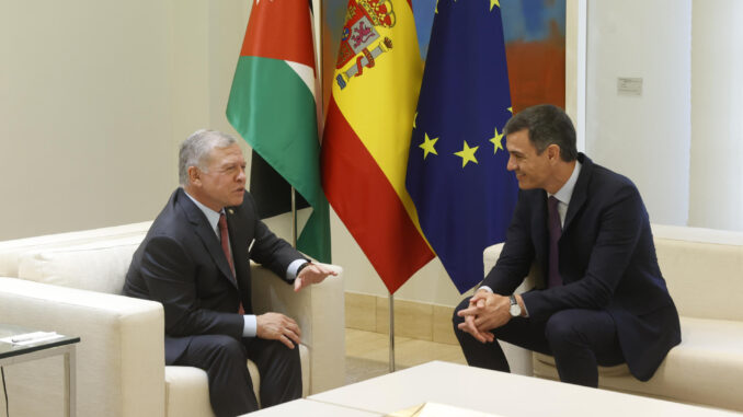 Imagen de junio de 2023 del presidente del Gobierno, Pedro Sánchez con el rey de Jordania, Abdalá II bin Al Hussein, en el Palacio de la Moncloa. EFE/ Juan Carlos Hidalgo
