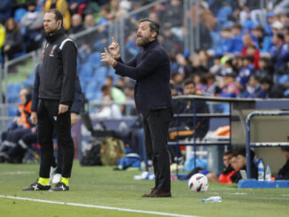 El entrenador del Sevilla FC, Quique Sánchez Flores, durante el partido correspondiente a la jornada 30 de LaLiga disputado este sábado ante el Getafe FC en el Estadio Coliseum. EFE/ Zipi