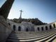 Vista de la fachada principal de la basílica del Valle de Cuelgamuros, con la cruz al fondo, conjunto monumental construido entre 1940 y 1958. EFE/ Fernando Villar