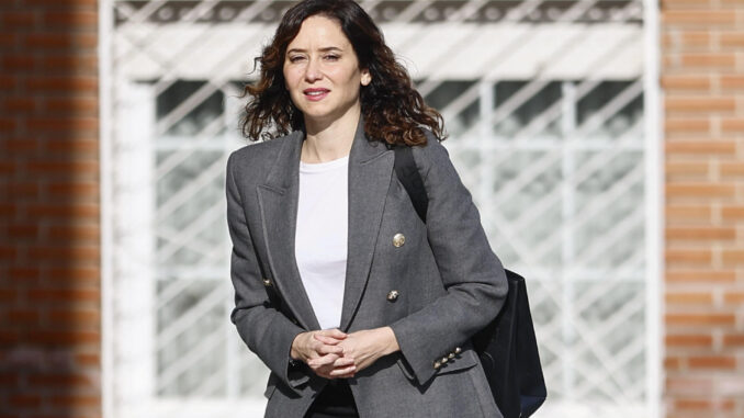 La presidenta de la Comunidad de Madrid, Isabel Díaz Ayuso, a su llegada a la reunión del Consejo de Gobierno de la comunidad este miércoles. EFE/ Rodrigo Jimenez
