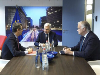 El comisario de Justicia europeo, Didier Reynders, junto a Félix Bolaños y Esteban González Pons EFE/Pablo Garrigós