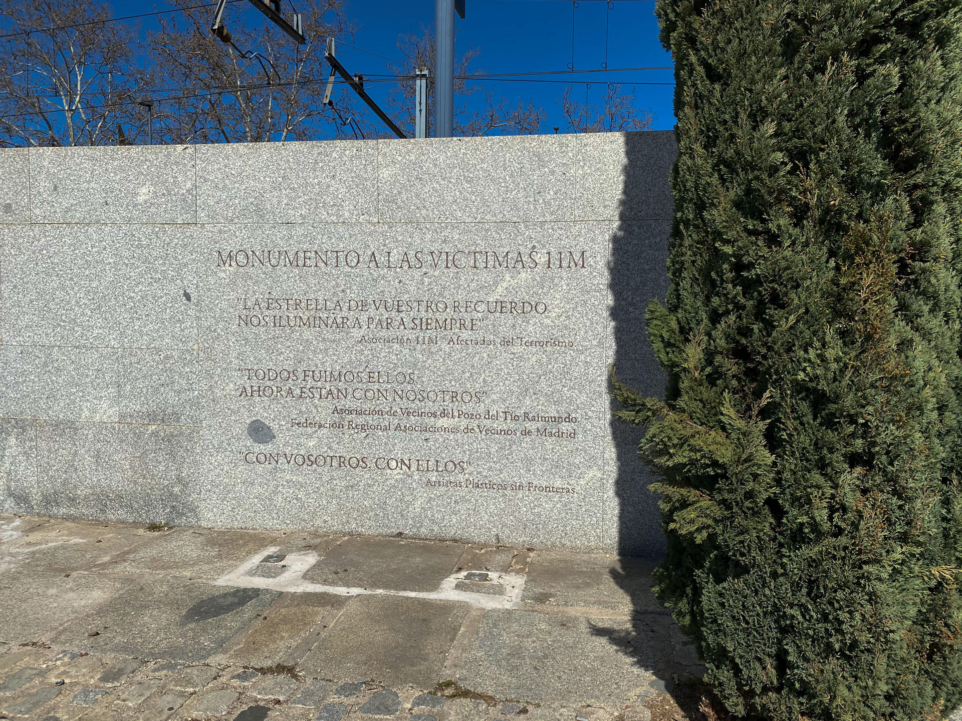 Monumento a las víctimas del 11M en el Pozo del Tío Raimundo en Madrid. Las bombas que explosionaron el 11 de marzo de 2004 acabaron con la vida de 193 personas e hirieron a más de 2.000, trastocaron la rutina de cientos de testigos y marcaron la memoria de un país entero. EFE/ Lluís Lozano
