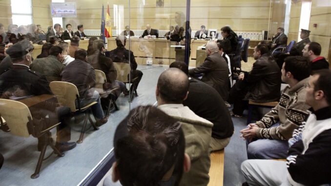 Vista de la sala de las instalaciones de la Audiencia Nacional de la Casa de Campo durante la lectura de la sentencia del juicio por los atentados del 11-M. EFE/Emilio Naranjo
