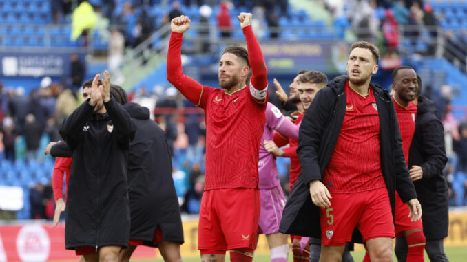 Sergio Ramos del Sevilla celebra la victoria ante el Getafe tras el partido correspondiente a la jornada 30 de LaLiga, entre el Getafe y el Sevilla FC, disputado en el Estadio Coliseum de Madrid. EFE/ Zipi
