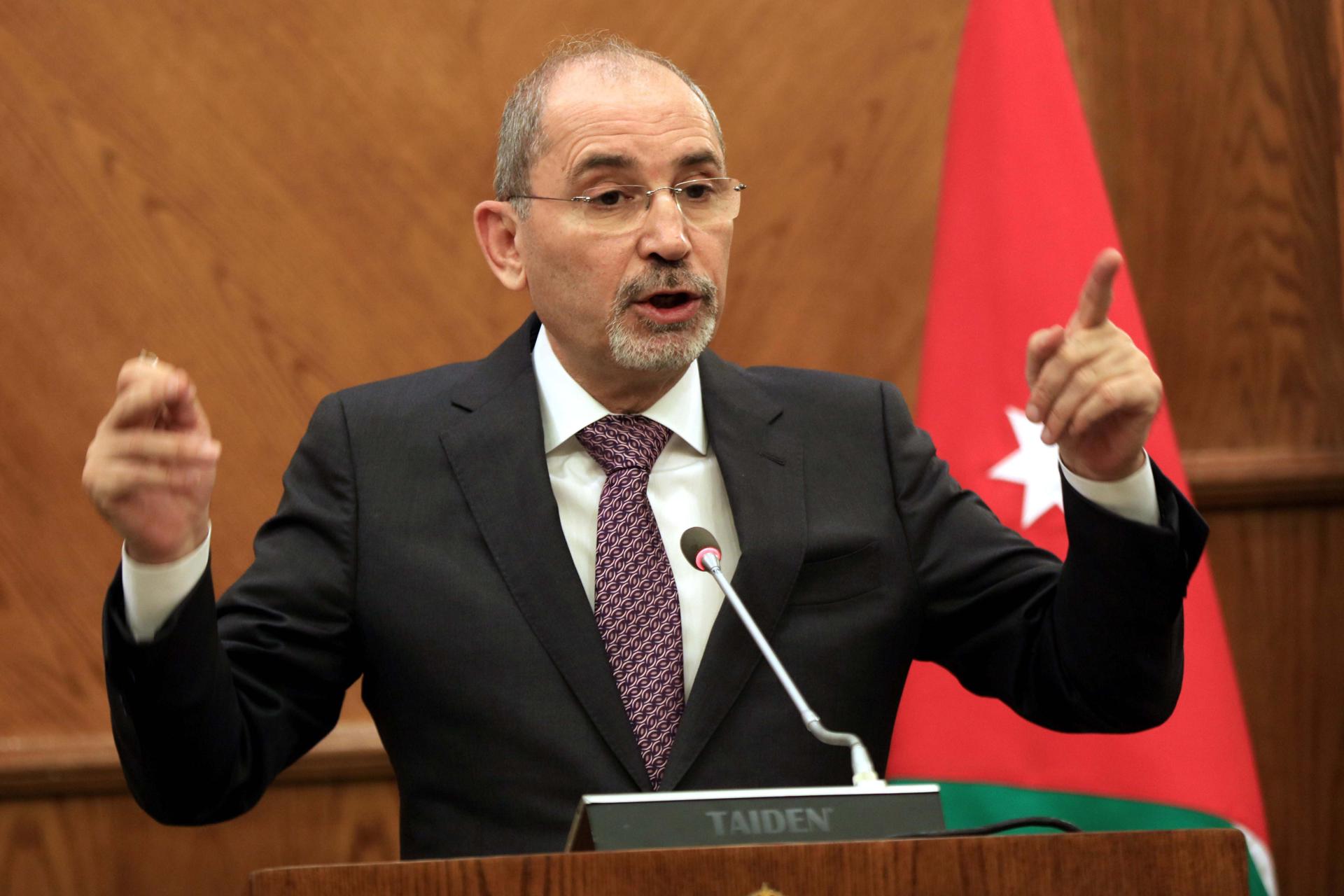 El Ministro jordano de Asuntos Exteriores, Ayman Safadi, en una rueda de prensa con su homólogo español en Ammán, Jordania, el 13 de marzo de 2024. EFE/EPA/MOHAMMAD ALI
