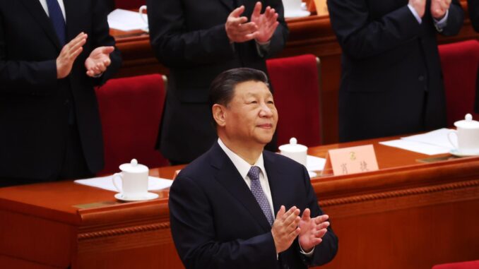 El presidente chino, Xi Jinping, durante la ceremonia de apertura de la sesión del Comité Nacional de la 14ª Conferencia Consultiva Política del Pueblo Chino (CCPPCh) en el Gran Salón del Pueblo de Pekín. EFE/EPA/WU HAO
