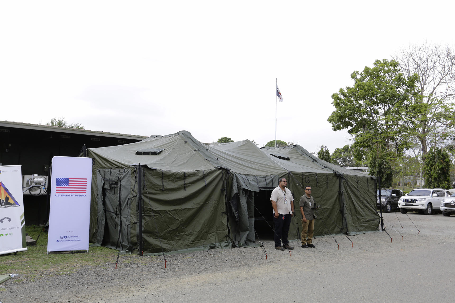 Fotografía de varias carpas para atención a migrantes, donadas por Estados Unidos, este lunes, en Metetí, provincia de Darién (Panamá). EFE/Carlos Lemos
