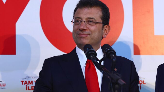 El alcalde de Estambul, el socialdemócrata Ekrem Imamoglu. EFE/EPA/TOLGA BOZOGLU
