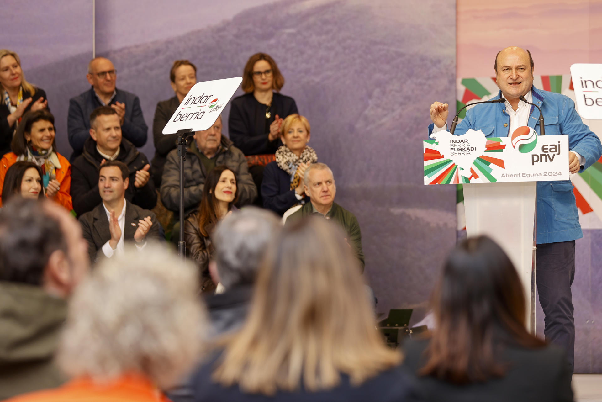 El PNV celebra el Aberri Eguna (día de la patria vasca) con un acto en el que intervienen el lehendakari, Iñigo Urkullu; el candidato a sucederle, Imanol Pradales, y el presidente del partido, Andoni Ortuzar (en la imagen), a pocos días del comienzo de la campaña electoral para las elecciones vascas del 21 de abril. EFE/ Luis Tejido
