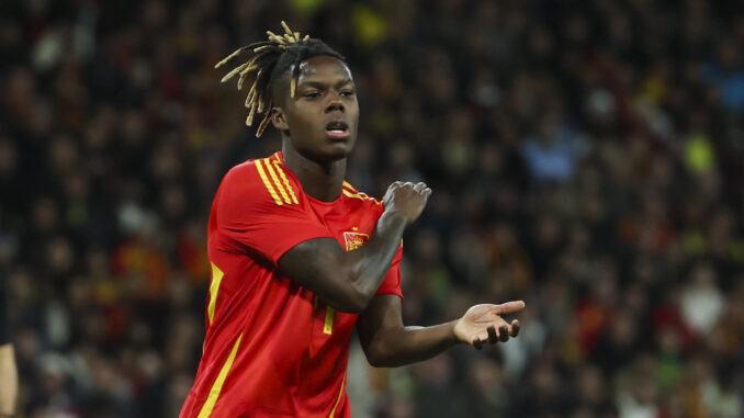 El centrocampista de la selección española Nico Williams en el estadio Santiago Bernabéu, en Madrid. EFE/Kiko Huesca
