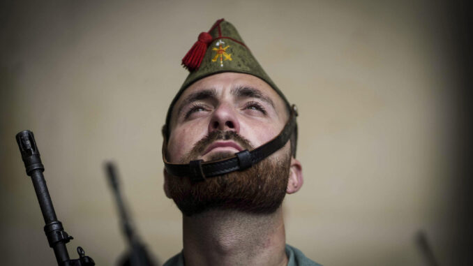 Legionario con barba. EFE/Rafa Alcaide
