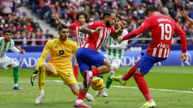 Morata falla una ocasión ante el portero del Betis Rui Siva en el partido del pasado domingo.- EFE/ Mariscal
