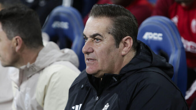 El entrenador del Granada CF, José Ramón Sandoval, reacciona durante el partido de la jornada 30 de LaLiga que enfrenta al Cádiz CF y al Granada CF en el estadio Nuevo Mirandilla. EFE/Román Ríos
