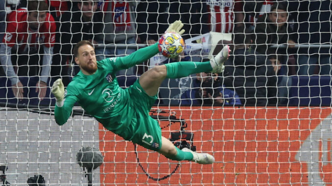 Oblak para el penalti a Alexis Sánchez en el Atlético-Inter del pasado miércoles. EFE/Kiko Huesca
