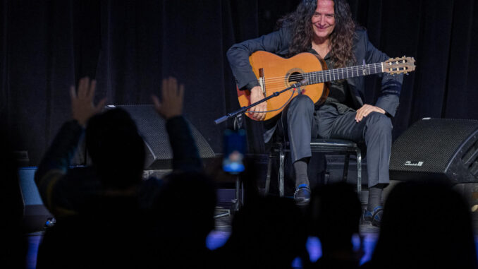 El guitarrista de flamenco José Fernández Torres, conocido como Tomatito, en concierto en The Town Hall de New York (EEUU) el 1 de marzo de 2024. EFE/ Angel Colmenares
