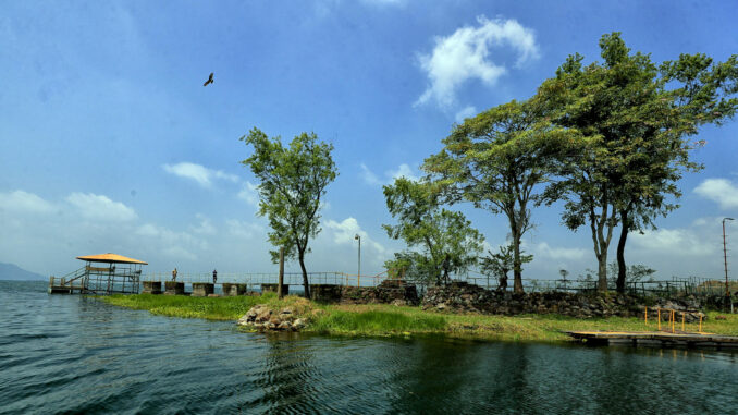 Fotografía del Lago de Yojoa este lunes, en el departamento de Cortes, al norte de Honduras. EFE/ Gustavo Amador
