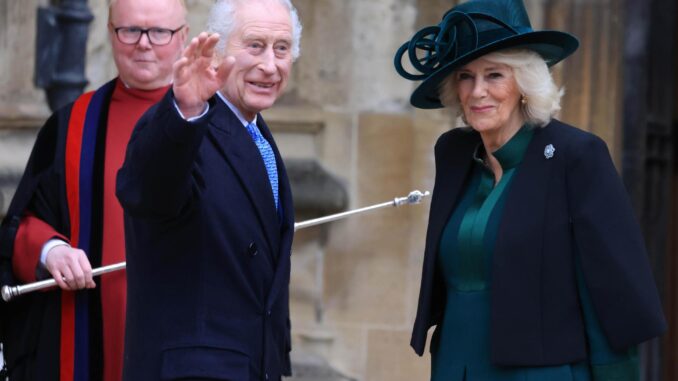 El rey Carlos de Inglaterra y la reina Camilla en la misa de Pascua, este domingo. EFE/EPA/NEIL HALL
