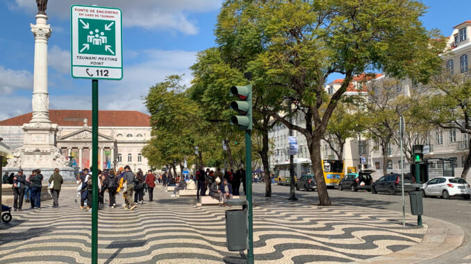 Las alarmas del sistema de alerta ante tsunamis sonaron en la mañana de este viernes en el casco antiguo de Lisboa (en la imagen). EFE/ Carlota Ciudad
