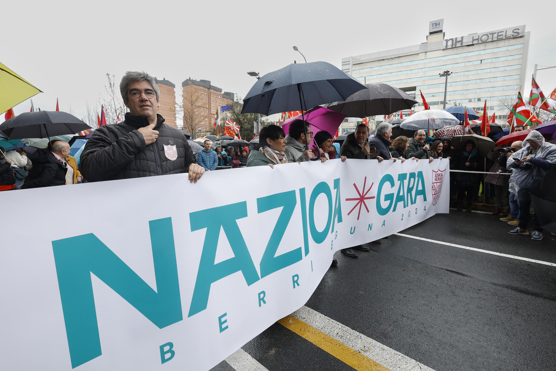 EH Bildu reivindica la nación vasca en una manifestación multitudinaria por las calles de Pamplona con motivo del Aberri Eguna (día de la patria vasca). EFE/ Villar Lopez
