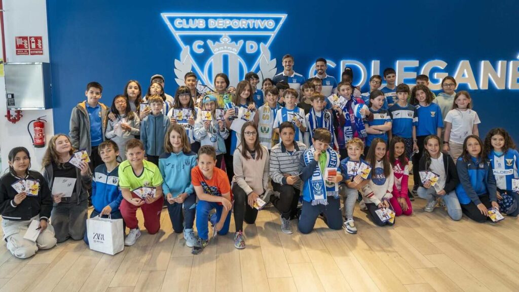 El CEIP Lope de Vega visita Butarque tras escribir relatos deportivos