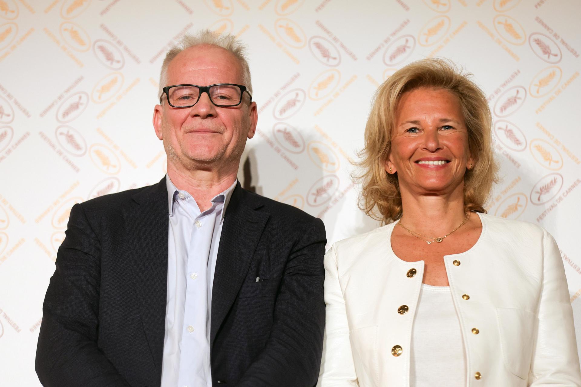 El director y la presidenta del Festival de Cannes, Thierry Fremaux y Iris Knobloch, presentan la 77 edición del evento cinematográfico. EFE/EPA/TERESA SUAREZ
