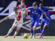 El centrocampista del Getafe Jesús Santiago, y delantero del Rayo Vallecano Sergio Pérez Camello, durante el partido de la jornada 31 de LaLiga EA Sports entre el Rayo Vallecano y el Getafe, este sábado en el estadio de Vallecas en Madrid.-EFE/ Javier Lizón