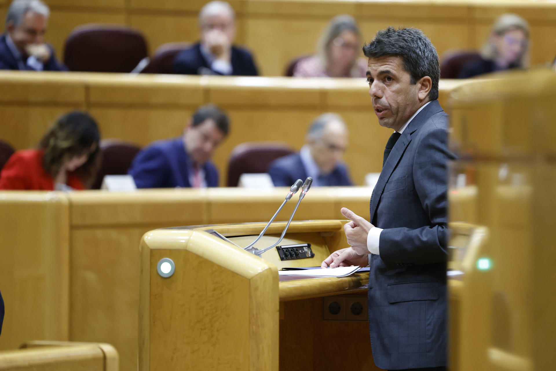 El presidente de la Generalitat Valencina Carlos Mazón, interviene a la sesión de la Comisión General de Comunidades Autónomas celebrada este lunes en el Senado en la que se debate la ley de amnistía. EFE/Mariscal
