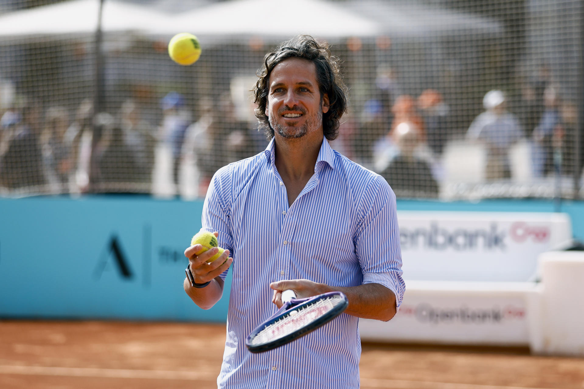 El director del torneo Mutua Madrid Open, Feliciano López, durante la inauguración de una pista de tenis en la Plaza Mayor de Madrid con motivo de la celebración de la competición. EFE/ Rodrigo Jiménez
