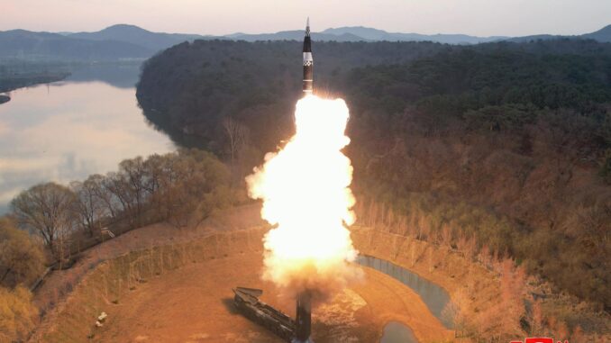 Fotografía cedida que muestra la prueba del misil Hwasongpho-16B. EFE/KCNA
