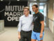 El presidente del Partido Popular, Alberto Núñez Feijóo, posa junto al tenista español Rafa Nadal, tras el entrenamiento realizado este miércoles en la Caja Mágica donde ya prepara su participación en el Mutua Madrid Open. EFE/PP-Tarek Mohamed SOLO USO PERMITIDO PARA ILUSTRAR LA NOTICIA QUE APARECE EN EL PIE DE FOTO, SÓLO USO EDITORIAL, CRÉDITO OBLIGATORIO