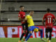 El defensa del Mallorca, Copete (i) disputa el balón ante el centrocampista del Cádiz, Iván Alejo, en el estadio de Son Moix, en la capital balear en foto de archivo de CATI CLADERA.EFE