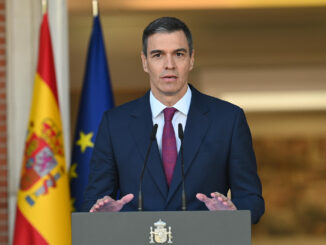 El presidente del Gobierno, Pedro Sánchez, durante su comparecencia institucional en La Moncloa, en la que ha comunicado este lunes que ha decidido seguir al frente del Ejecutivo "con más fuerza si cabe" tras el periodo de reflexión que se ha tomado en los últimos días ante lo que considera una campaña de acoso y derribo contra él y contra su esposa. EFE/Moncloa/Borja Puig de la Bellacasa -SOLO USO EDITORIAL/SOLO DISPONIBLE PARA ILUSTRAR LA NOTICIA QUE ACOMPAÑA (CRÉDITO OBLIGATORIO)-