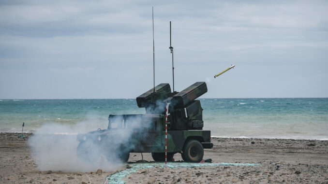 Prueba del Ejército taiwanés de un misil tierra-aire de fabricación doméstica, el Land Sword II. EFE/ Military News Agency Roc (Taiwán)
