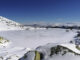 Vista de la Laguna de Peñalara helada, con la Cuerda Larga al fondo. EFE/Pepe Ceballos