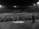 Imagen de archivo del cantante Julio Iglesias, durante un concierto en 1983 en el estadio de fútbol Santiago Bernabéu. EFE/fs