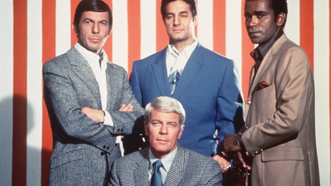 Imagen de 1966 de los actores Leonard Nimoy, Peter Lupus, Greg Morris y Peter Graves (sentado), protagonistas de la serie de televisión "Misión Imposible" dirigida por Bruce Kessler. EFE/yv
