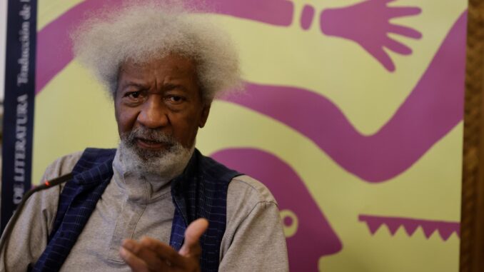 Imagen de archivo de Wole Soyinka (Nigeria, 1934), primer africano y primer escritor negro en ganar el Premio Nobel de Literatura en 1986. EFE/ Emilio Naranjo
