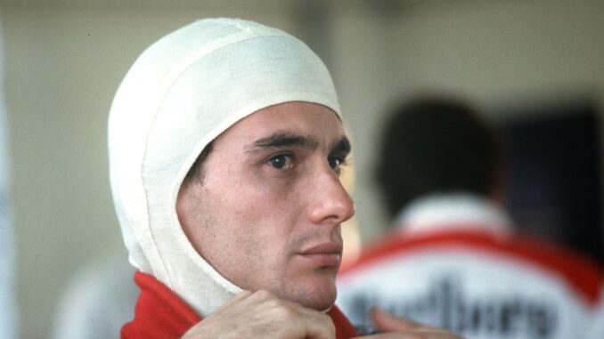 JEREZ (ESPAÑA), 04/04/2024.- Fotografía de archivo que muestra al brasileño Ayrton Senna antes del Gran Premio de España de Automovilismo de Fórmula Uno, en Jerez (España), de 1988. EFE/ Archivo
