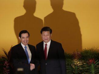 Ma Ying-Jeou (izquierda) y Xi Jinping en su reunión de 2015. EFE/EPA/FAZRY ISMAIL