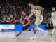 El base argentino del Barça Nicolás Laprovittola (i) se escapa ante el pívot francés del Real Madrid Vincent Poirier durante el partido de Liga Endesa de baloncesto entre el Barça y el Real Madrid, en el Palau Blaugrana. EFE/ Alejandro García